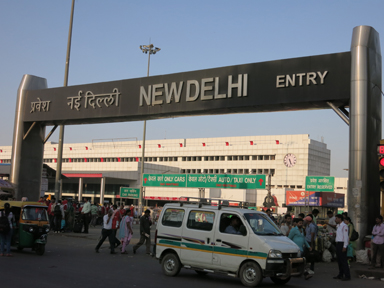 デリー駅の駅前の混沌