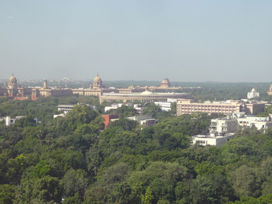 森に囲まれ場所にゆったりと西洋の洋館