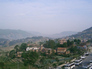 ローカルバスを降りた先の澄んだ空気と土の匂い
