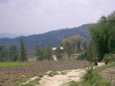 笑顔でナマステと挨拶する村の人