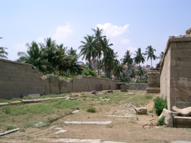 アチュタラーヤ寺院の崩れたありのままの様子