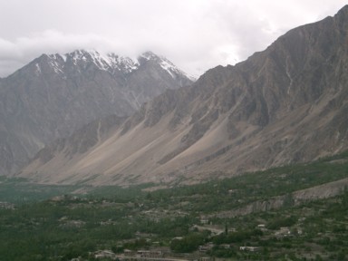 宿の窓から見える大パノラマと星空