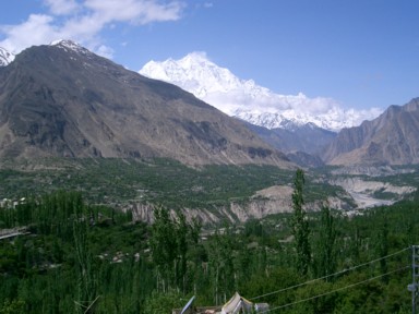 フンザの谷と8000m級の山々