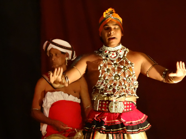 伝統舞踊と現代的演出が融合した舞台