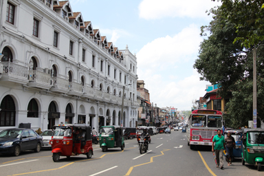 おしゃれな町並みに漂う下町の雰囲気