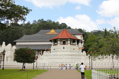 仏教寺院に納められたブッダの歯の伝説