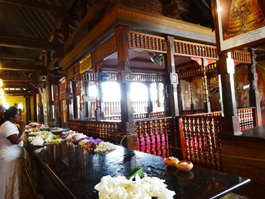 古くから続く仏教の祈りの風景