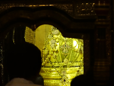 仏舎利の扉が開かれる神聖な瞬間