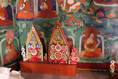 アルチ僧院のロウで作られた繊細な模様のお供え物