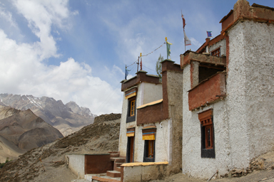 ラマユル・ゴンパの瞑想の修行をする家