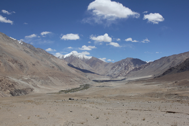 チャンラ峠を抜けた後のDurbukの小さな村