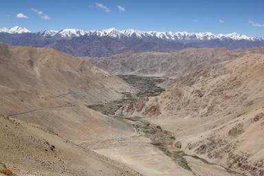 チャン・ラ峠に向かう絶景の道