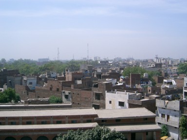 にぎやかな大都市ラホールの街並み