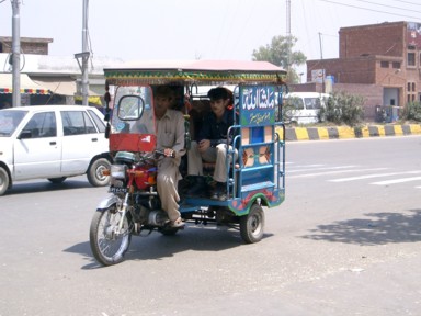日本にも欲しいスズキの乗り合いタクシー