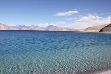 パンゴンツォの澄み切ってきらきら輝く様子