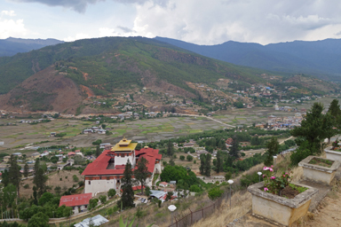 飛行場を出た先に広がる異世界のような風景