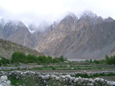 不便さの中にある知恵が光る村の風景