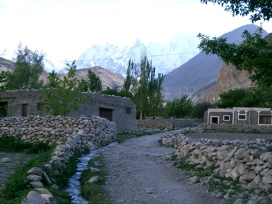 人口800人の村の暮らしと人々のつながり