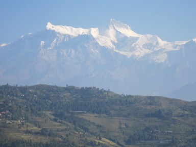 ポカラの湖とヒマラヤの山並み