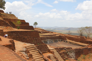 風化が進む王宮跡の石組み