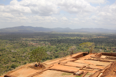 頂上で感じる圧倒的な開放感
