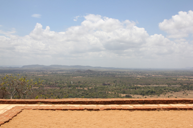 高台に建てられた王の住まい跡