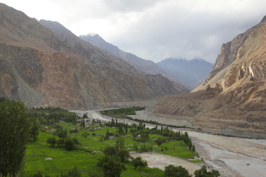 パキスタン側を望むトゥルトゥクの町