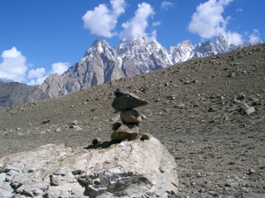 祈りの場での静かな参加のひととき