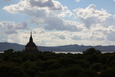 仏塔だけでなくジャングルも川も山も素敵な景色