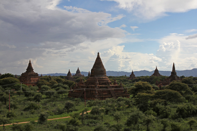 バガンの美しい数多くの仏塔
