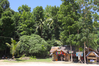 南国の昼下がりのお土産屋