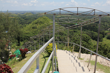 展望台のある丘の上からのチョコレート・ヒルの眺め