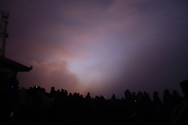 ブナンジャカン山の朝日のビューポイントは雲の中