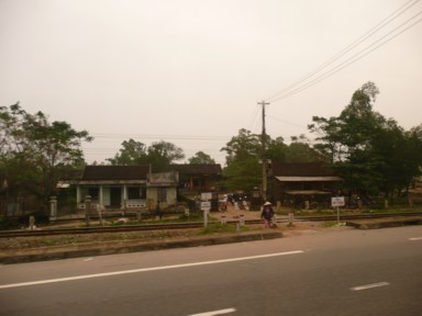 バスの窓から見下ろす日常の街並み