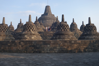 立体的なマンダラ構造のボロブドゥール
