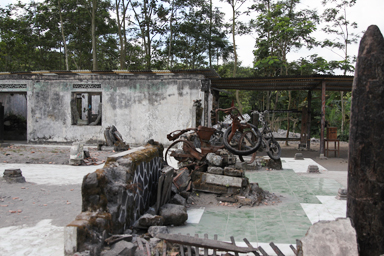 火砕流が襲った村の災害の痕跡を残す