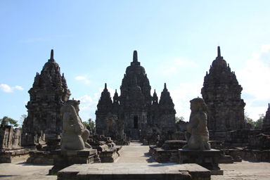 崩れかけたプランバナン