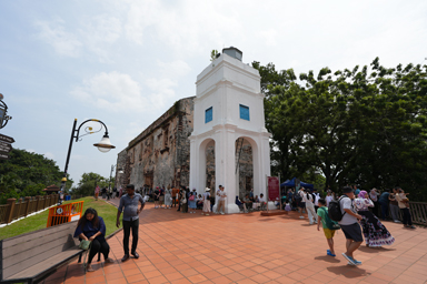 都会に共通する見慣れたビル群の景色