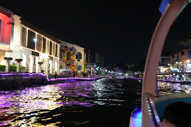 スパイスの香り漂うインド人街の様子