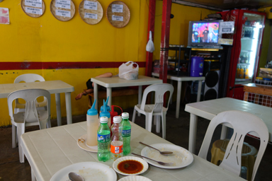 庶民的なレストランの美味しい料理