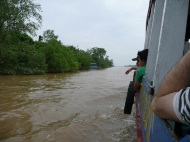 中洲の島々を巡る船旅