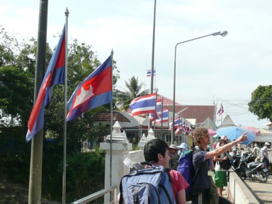 タイとカンボジアの見えない国境線を越えて変わる環境