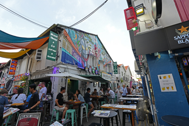 食べ物屋がたくさん並ぶハジ・レーン