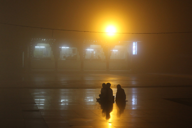 雲でオレンジの照明が淡くにじんでいく幻想の時間