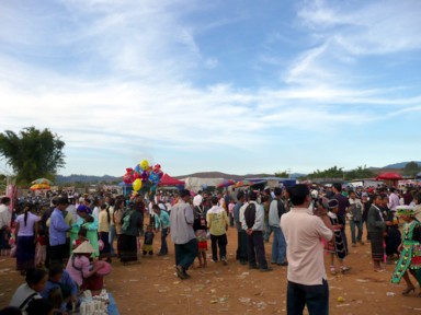 ほのぼのとしたモン族のお祭り