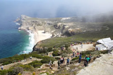 ケープ半島のケープポイントから喜望峰を見た光景