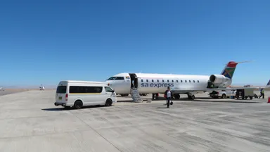 ウォルビス・ベイの小さなジェット飛行機の姿