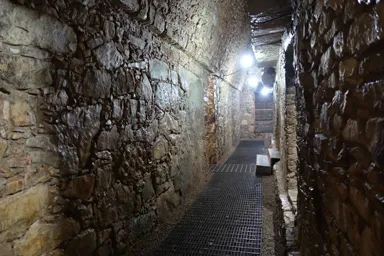 パレンケ遺跡の緑のマスクが見つかった碑文の神殿の内部の様子