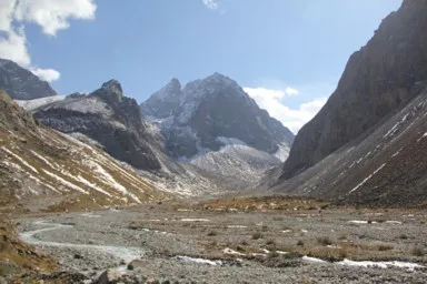 アラアルチャの目の前の標高4000mの山