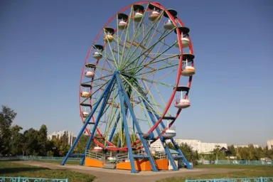 タシケントの公園にある簡易的な観覧車